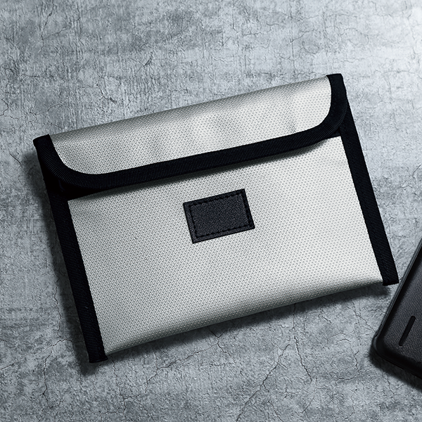 難燃マルチセーフティケース