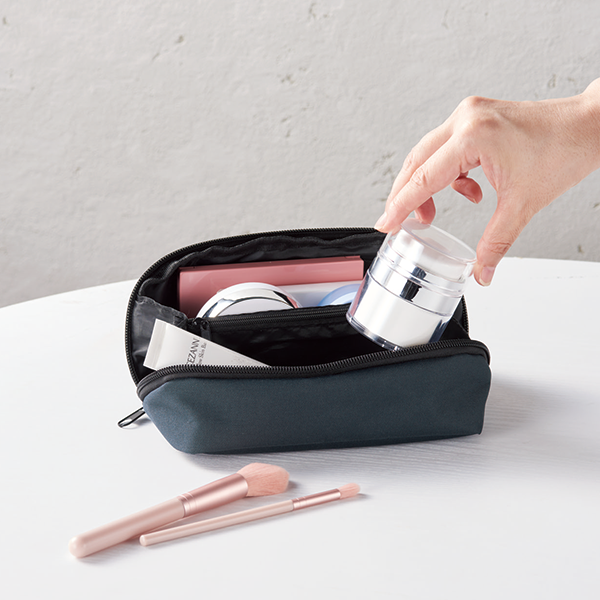 パッ!と広がるたっぷりポーチ