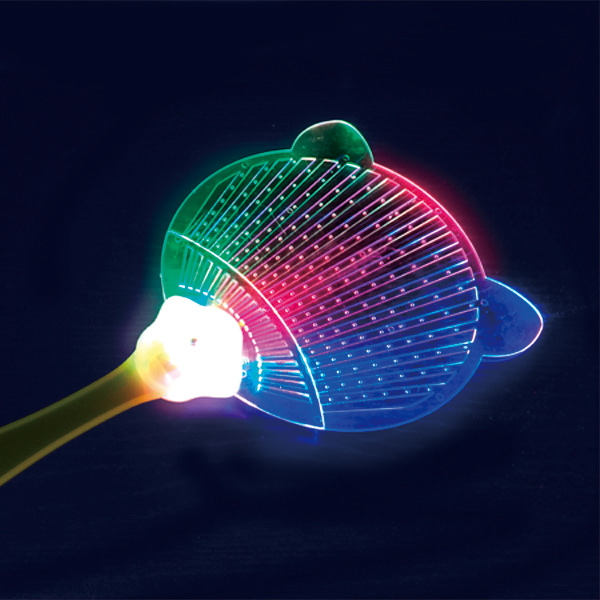 光るピカピカねこちゃんうちわ